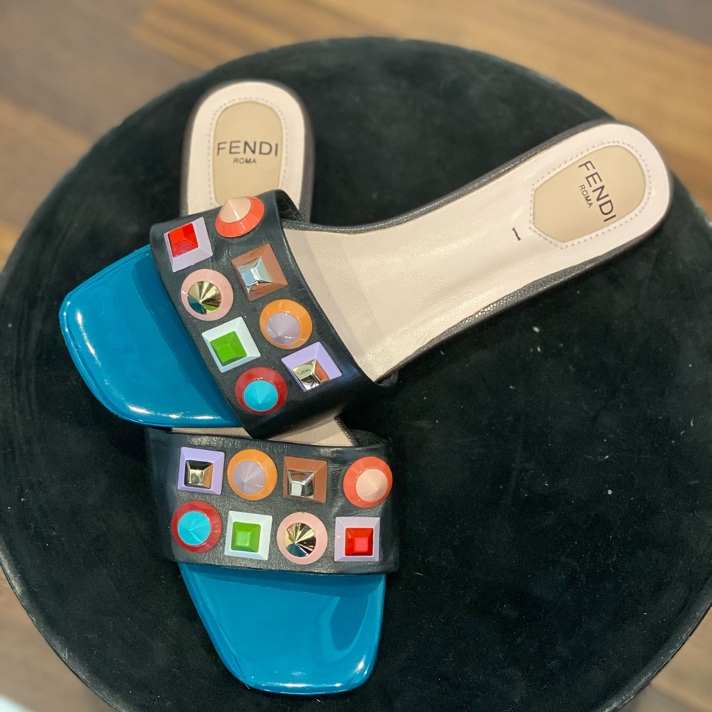 NEW Signature fendi sandals with 1 inch heel